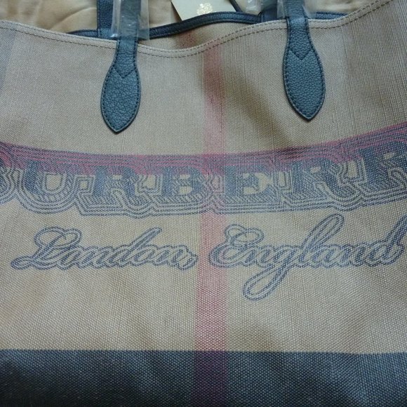 BURBERRY Medium Doodle Canvas Logo Tote Bag - Picture 14 of 15